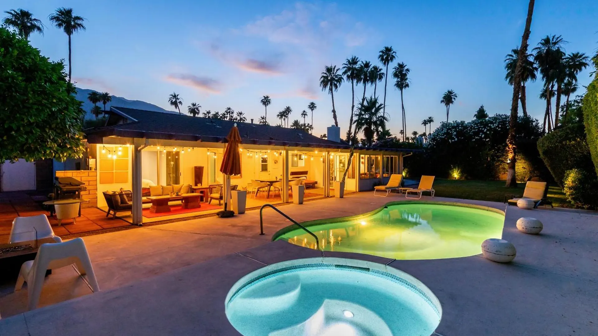 Desert Bloom Palm Springs ile iletişim
