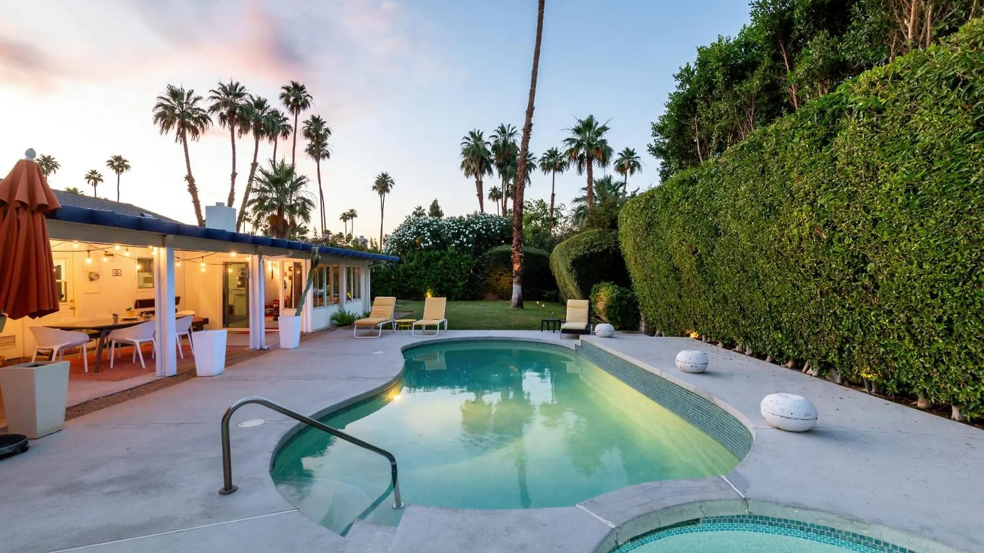 Desert Bloom Palm Springs 0*,